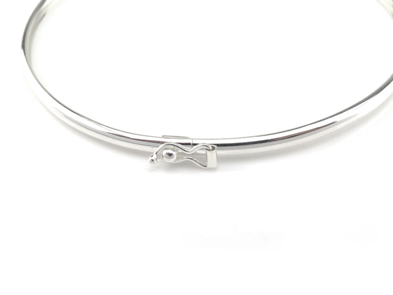 Sterling Silver Bangle With Clasp ~ 7.5